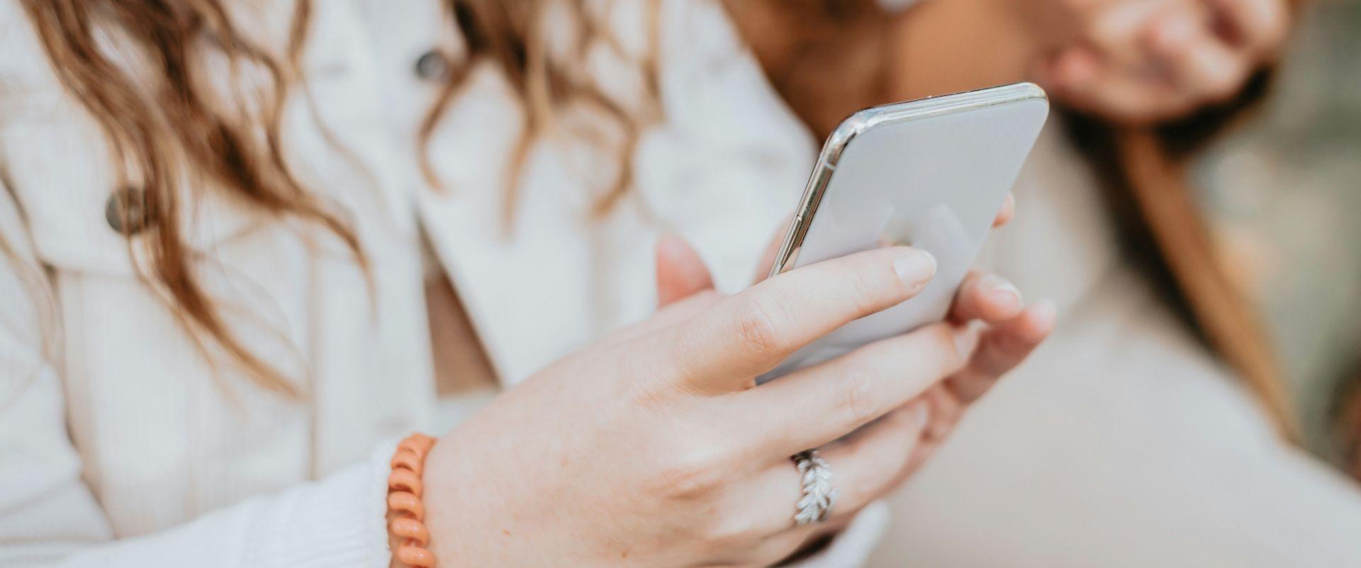 AI staje się nowym doradcą zakupowym. Co to oznacza dla branży beauty?